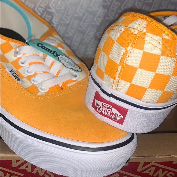 >Ⓜ️COMFYCUSH  AUTHENTIC CHECKER ZINNIA(YELLOW) WHITE CANVAS SUEDE BRAND NEW VANS - Picture 3 of 13
